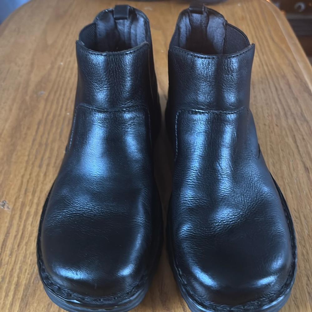 Duck head black genuine leather upper  boot size 7w.